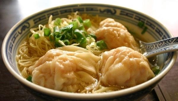 Mì Hoành Thánh - món ăn sáng có nước truyền thống của Hội An