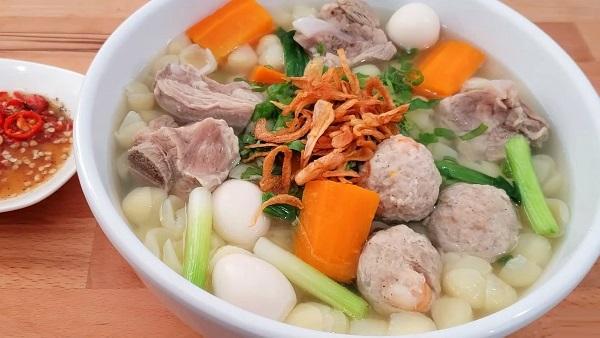 Nui sườn heo - món ăn sáng có nước thơm ngon, bổ dưỡng