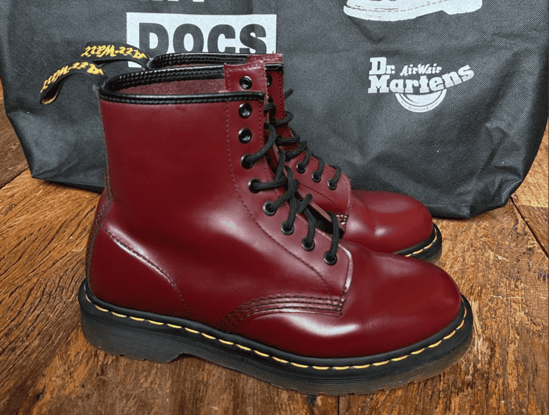 Cửa hàng Lan Anh, Hà Nội - Bán giày Dr. Martens