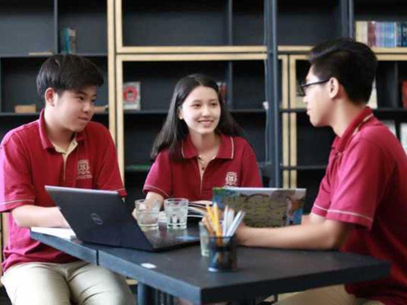 Khi đến và sử dụng dịch vụ in áo đồng phục họp lớp tại CoolXprint thì ngoài có thể lựa chọn hình in theo yêu cầu ra còn được chọn các chất liệu vải 