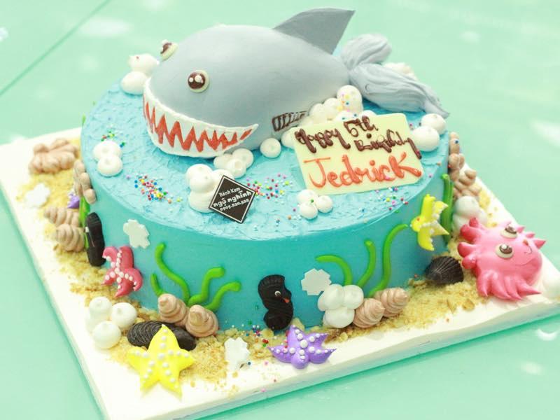Mẫu bánh phù hợp với sở thích khám phá đại dương của con