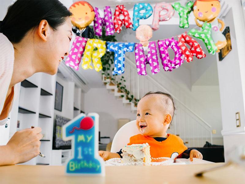 Sinh nhật 1 tuổi đánh dấu giai đoạn đáng nhớ và ý nghĩa của con trẻ