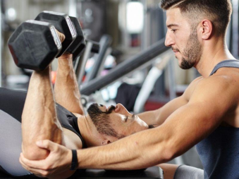 co-nen-thue-pt-tap-gym-2397