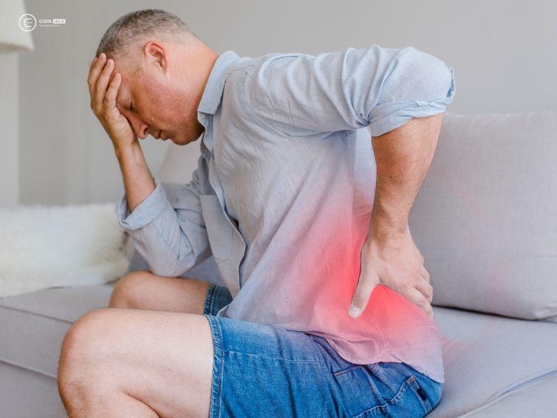 Ảnh minh họa: Quần jean chật gây đau lưng và tổn thương xương chậu