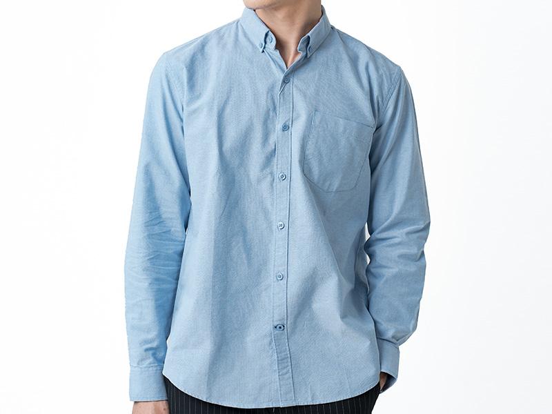 Áo sơ mi Oxford có bề mặt hơi nhám và gồ ghề hơn