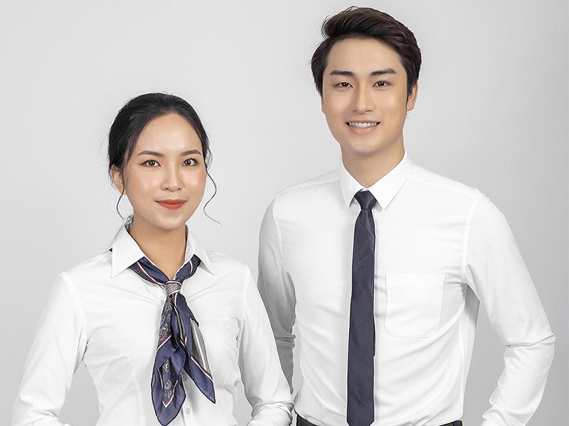 Áo sơ mi đồng phục công ty giúp người mặc cảm thấy tự tin và chuyên nghiệp hơn