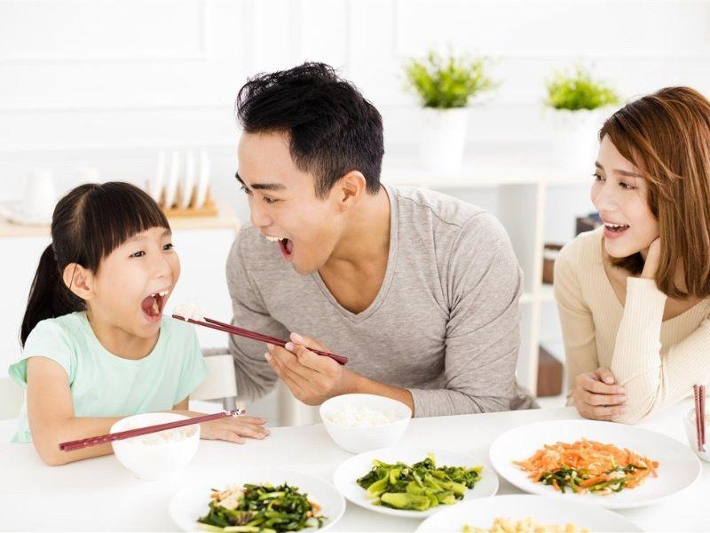 Nấu ăn và thưởng thức cùng người thân