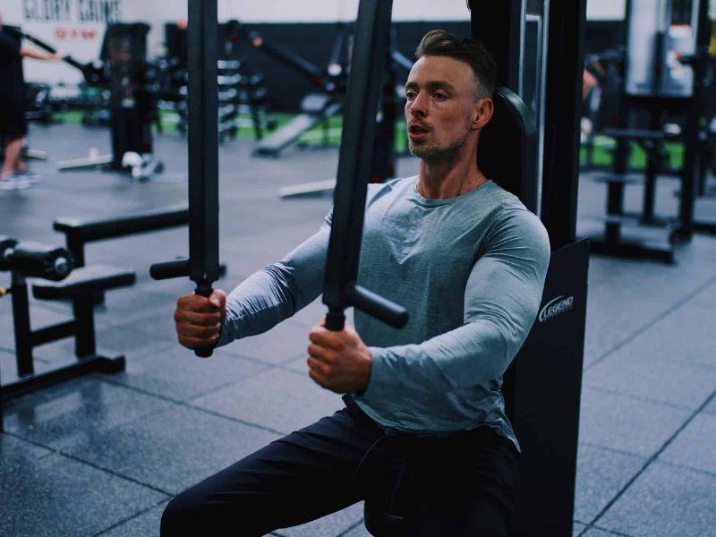 Nên tìm PT gym có ngoại hình và thái độ giao tiếp tốt