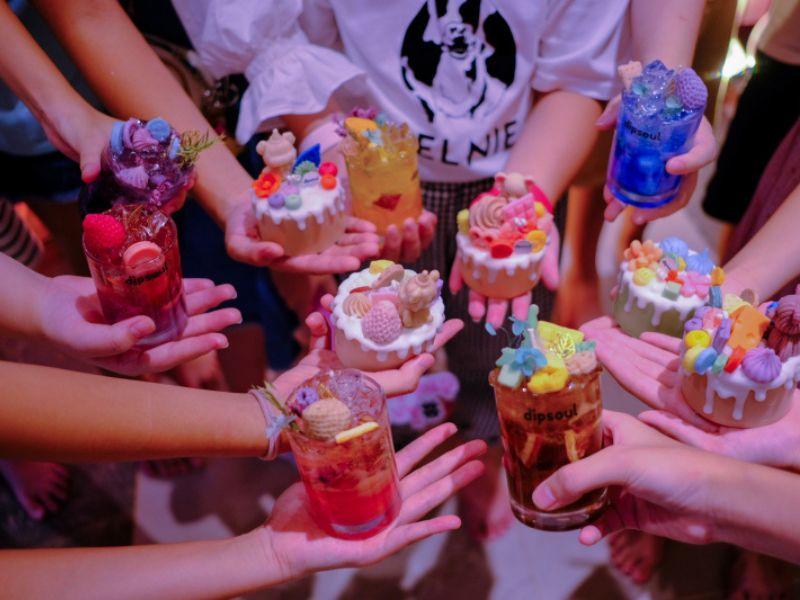 Tham gia workshop tại Dip Soul Candle, bạn sẽ được học hỏi cách tạo ra những viên nến thơm độc đáo và đầy ý nghĩa.