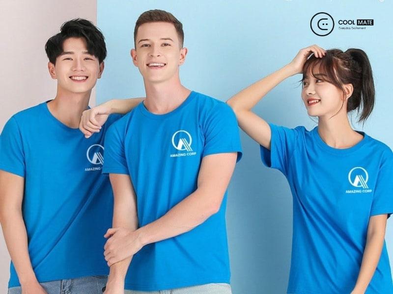 Áo đồng phục màu xanh dương tạo cảm giác tin cậy