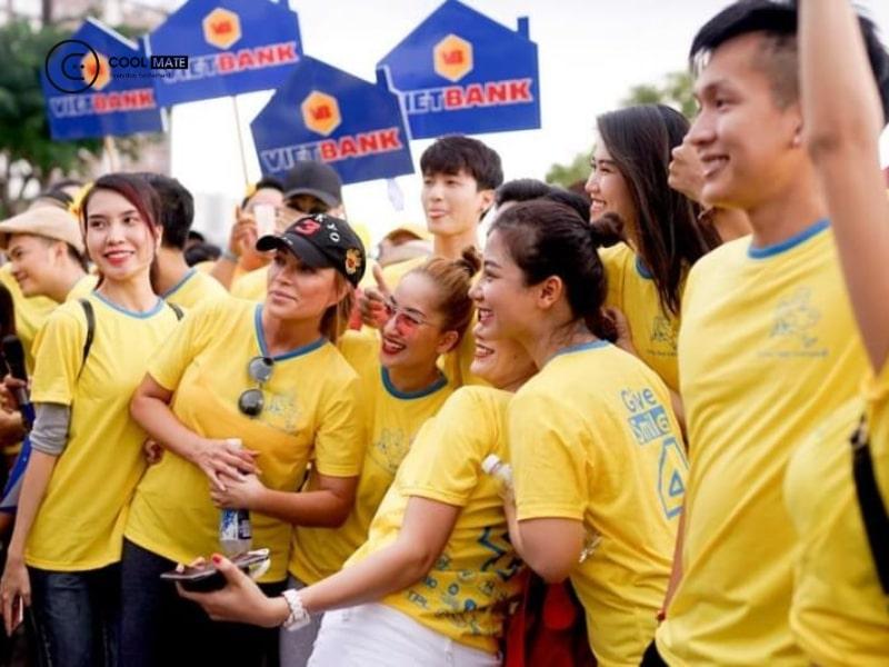 Màu vàng sáng rực rỡ và rất tôn da 