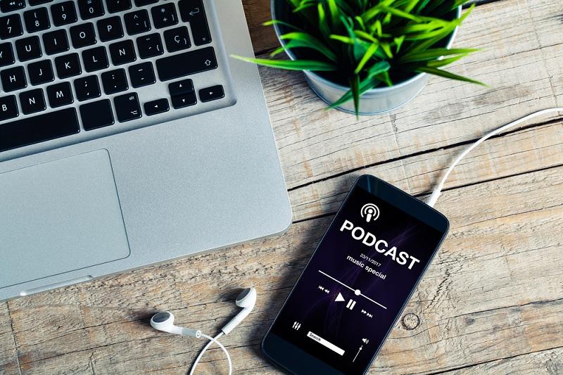 Hình ảnh minh họa về việc học tiếng Anh qua Podcast
