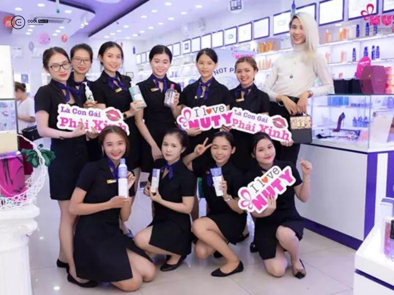 top-14-mau-ao-dong-phuc-cong-ty-my-pham-dep-cao-cap-2499