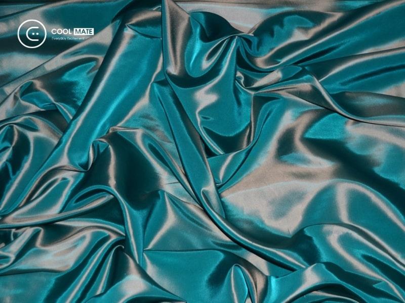 Trang phục may mặc cao cấp được hầu hết được làm từ Tafta 