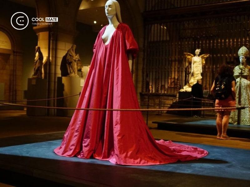 Vải Taffeta được dệt hoàn toàn bằng tay nên giá thành thường khá cao