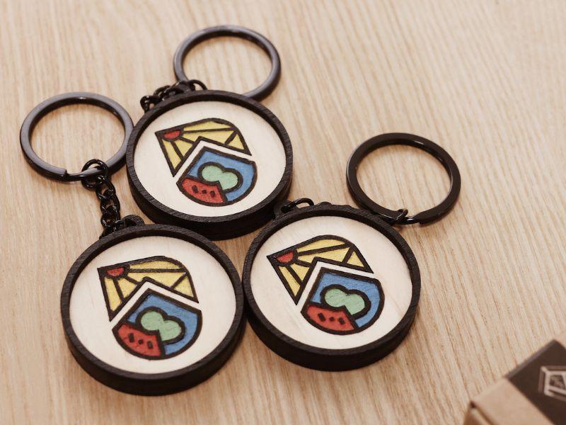 Móc khóa in hình logo công ty - thể hiện tình cảm của doanh nghiệp