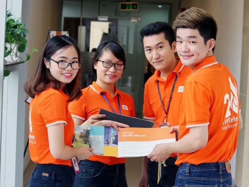 Đồng phục công ty - Món quà không thể thiếu trong hộp quà welcome kit