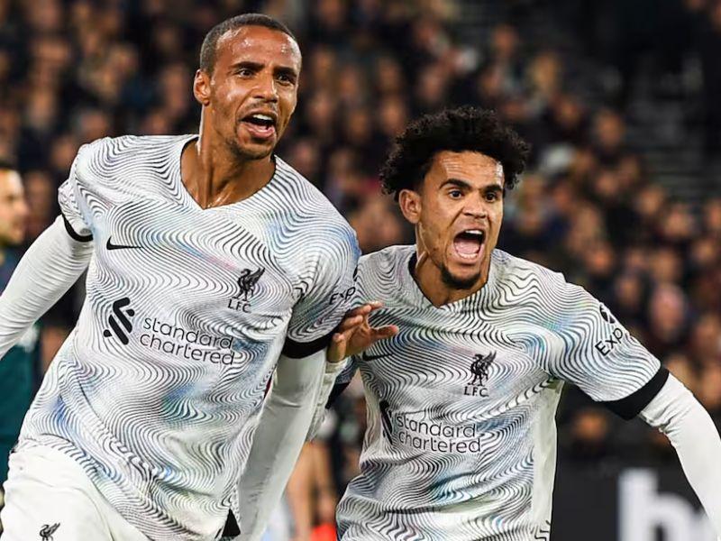 Mẫu quần áo đá banh Liverpool họa tiết sóng