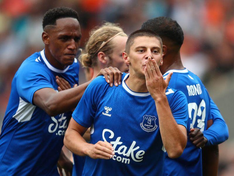 Mẫu quần áo đá banh Everton xanh dương