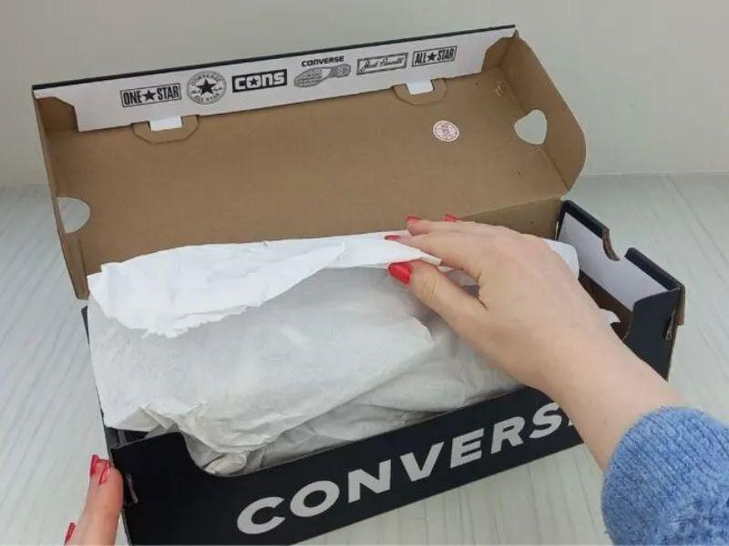 cach-nhan-biet-giay-converse-that-gia-chuan-nhat
