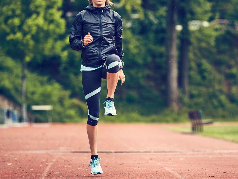 dau-dau-goi-khi-chay-bo-la-gi-4249