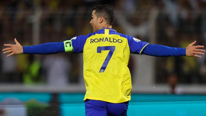 Mặt sau áo đá bóng của Ronaldo
