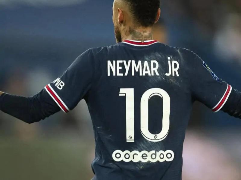 Mặt sau áo đá bóng của Neymar
