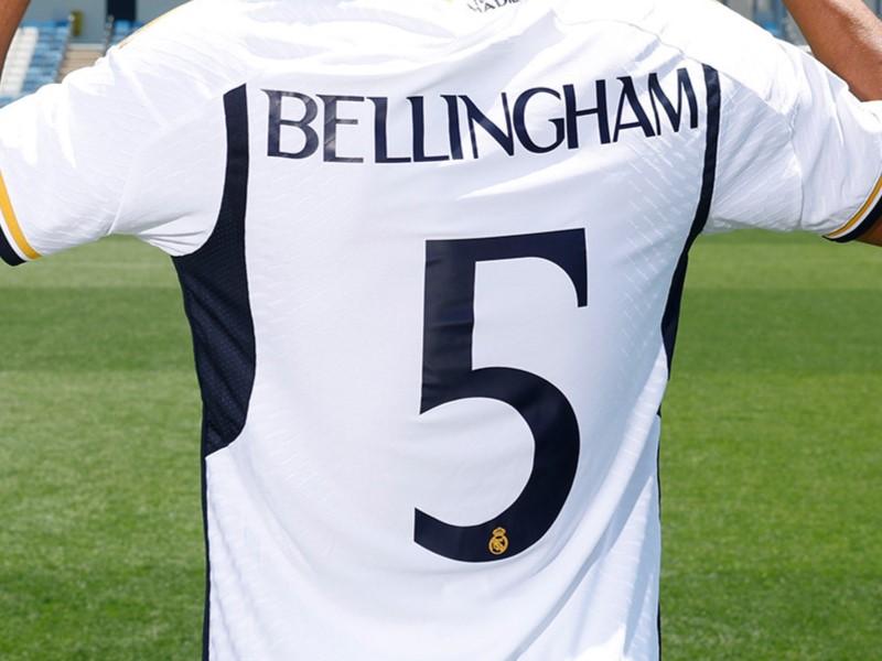 Mặt sau áo đá bóng của Bellingham