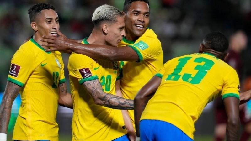 Mặt sau áo đá bóng của đội tuyển Brazil 