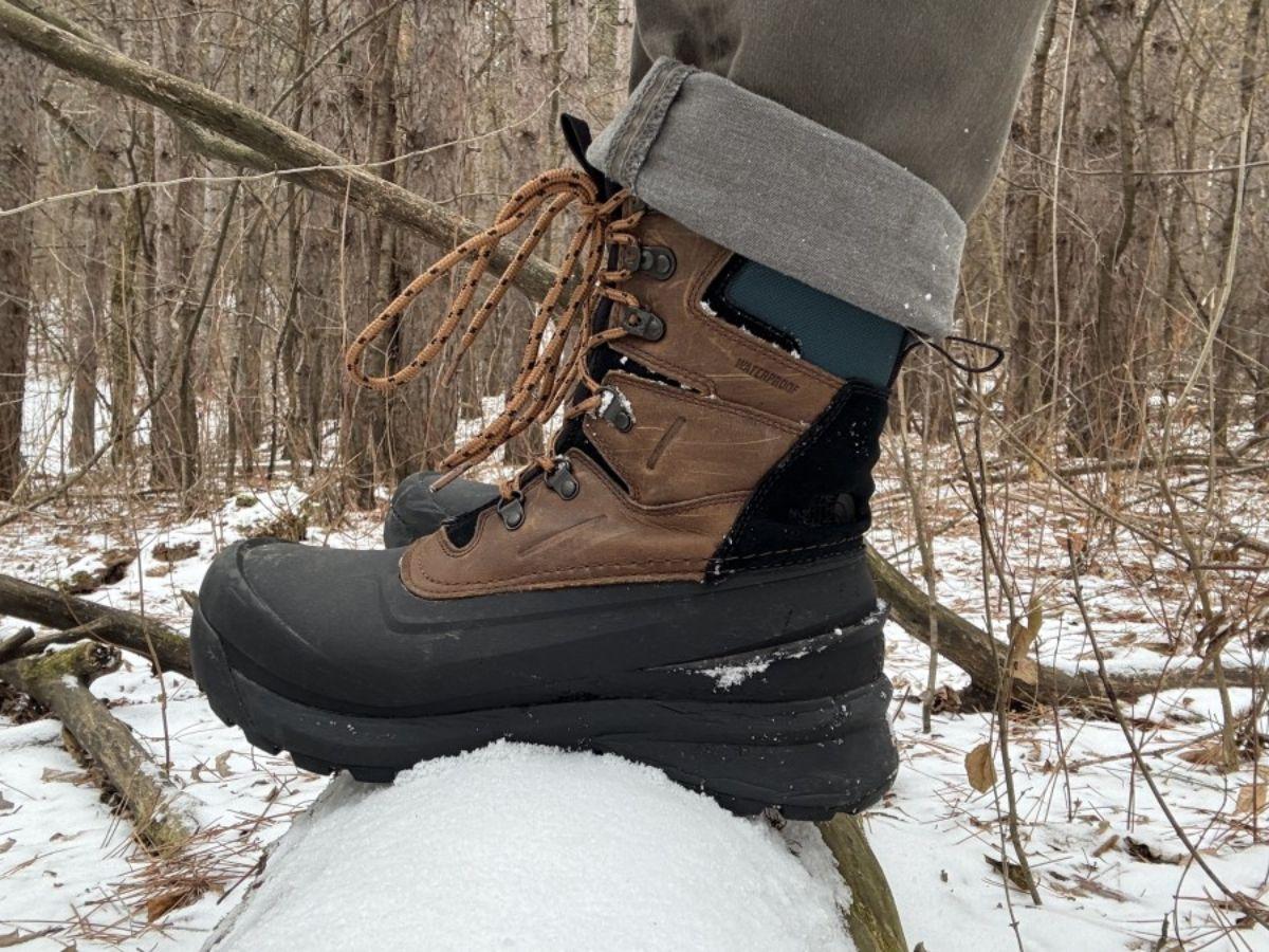 The North Face Chilkat V 400l&agrave; mẫu gi&agrave;y kinh điển