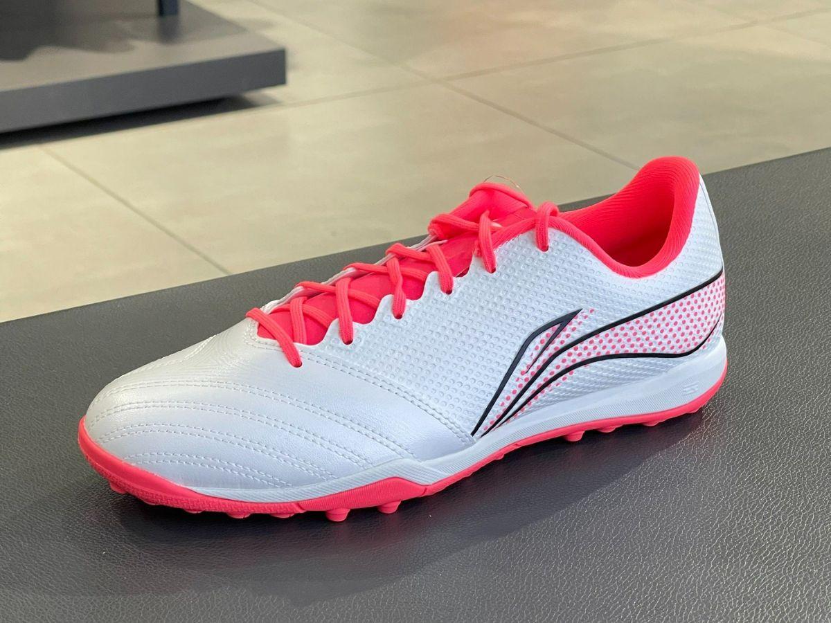 Đầu tư thời gian để chọn đúng size chính là bước đầu tiên để bạn tỏa sáng trên sân cỏ