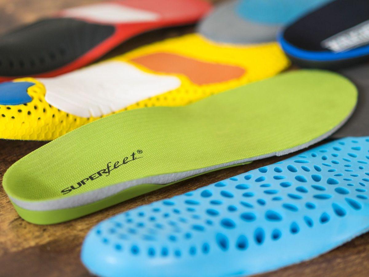 Nếu hơi rộng, một miếng lót giày dày hơn có thể là giải pháp