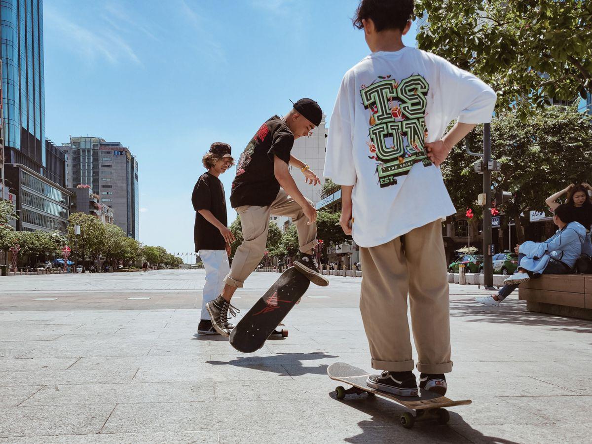 Giày trượt ván giờ đây không chỉ là công cụ của skater mà đã trở thành biểu tượng thời trang đường phố