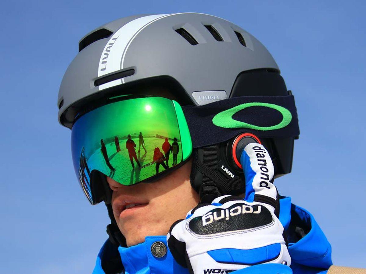 Bạn cần mũ bảo hiểm để đảm bảo an toàn và không bị lạnh vùng đầu