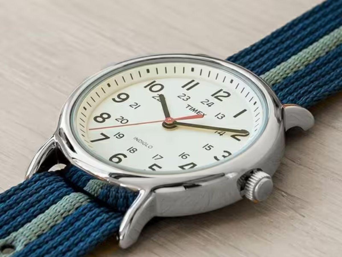 Chiếc đồng hồ Timex T2N654KW