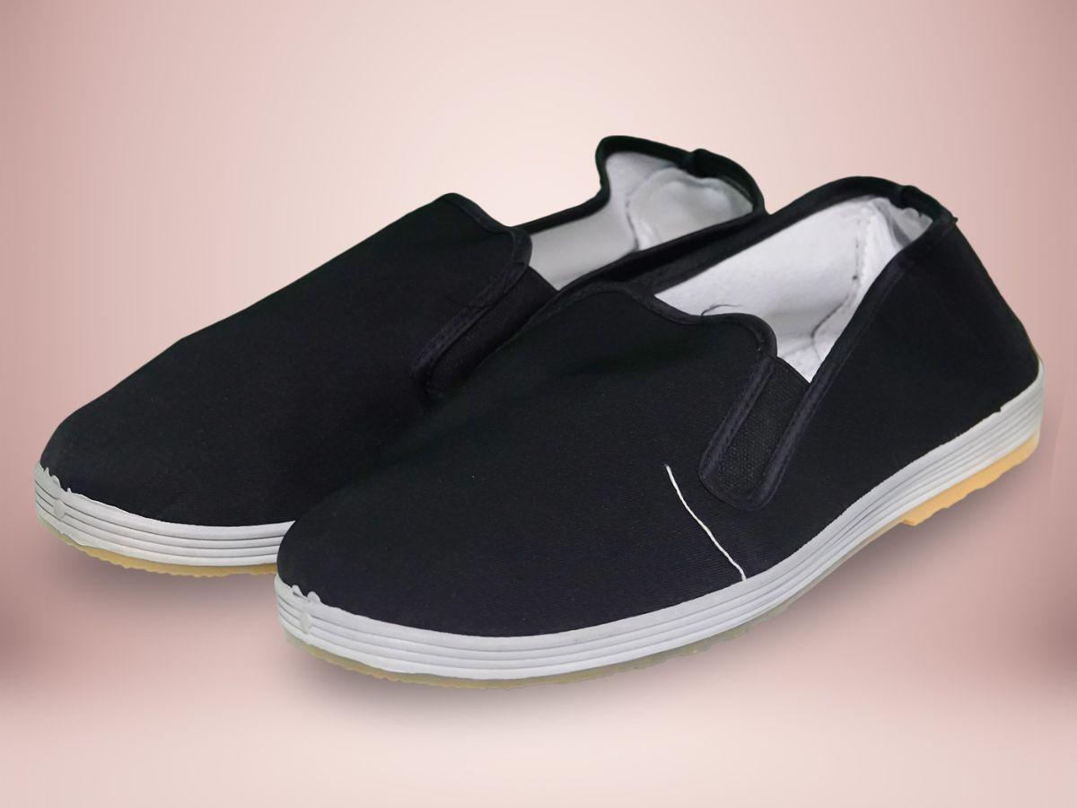 Giày tập võ không chỉ là phụ kiện đi kèm, mà là phần quan trọng giúp võ sĩ luyện tập an toàn