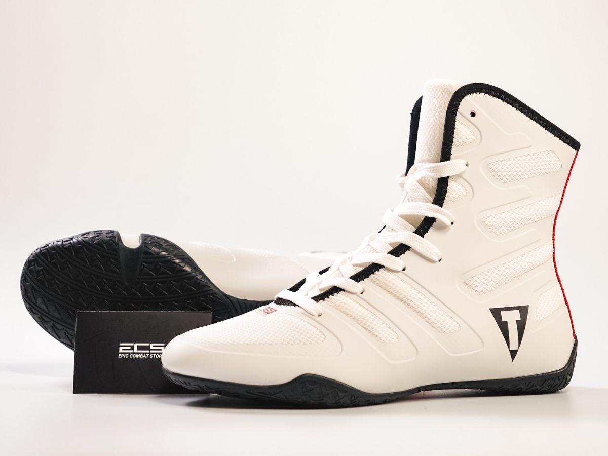 Đặc trưng của giày Boxing là thiết kế cổ cao