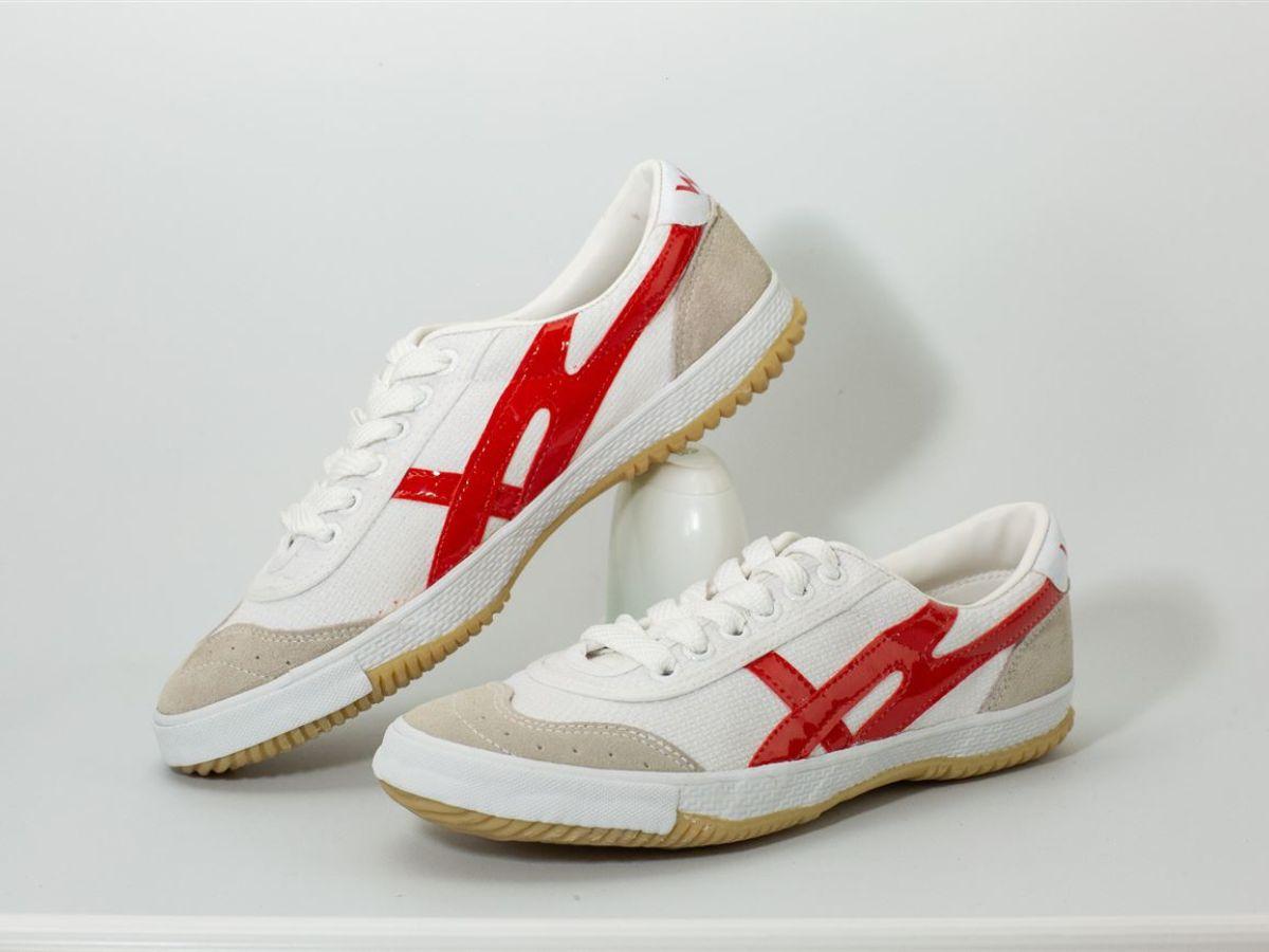 Đây là giải pháp cân bằng, không quá chuyên biệt như giày Boxing hay Taekwondo nhưng vẫn đảm bảo các yếu tố cốt lõi