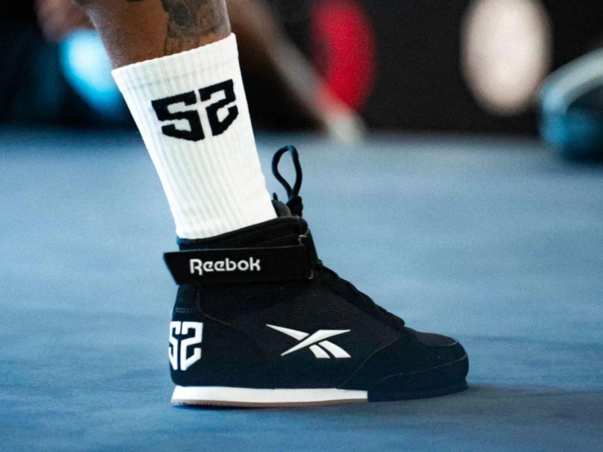 Giày tập võ được thiết kế để siêu nhẹ, mỏng, ôm sát chân với đế ít đệm