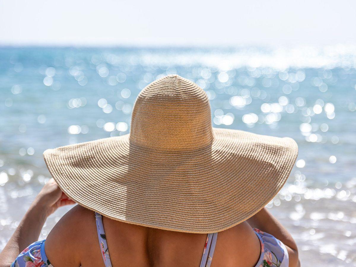 Không thể thiếu được nón rộng vành để tránh nắng