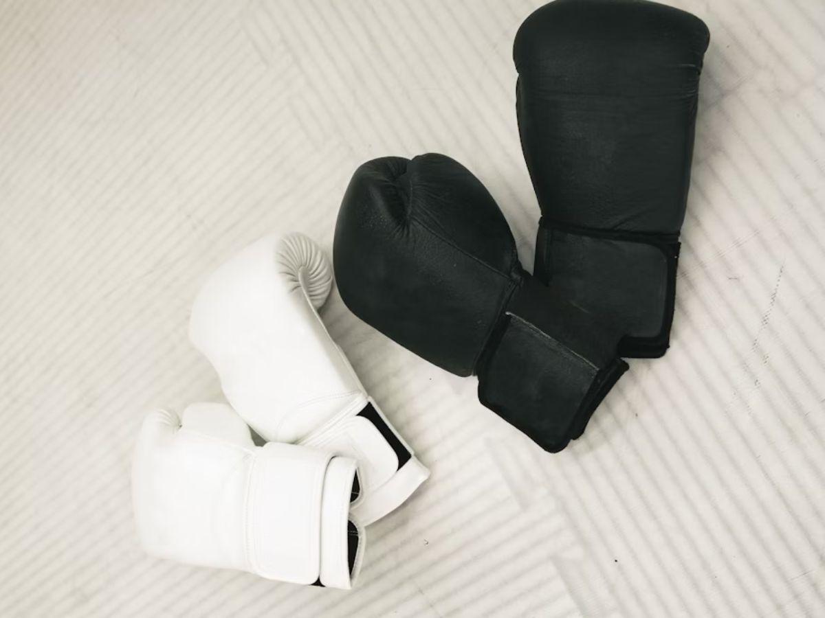 Găng tay boxing khóa dán