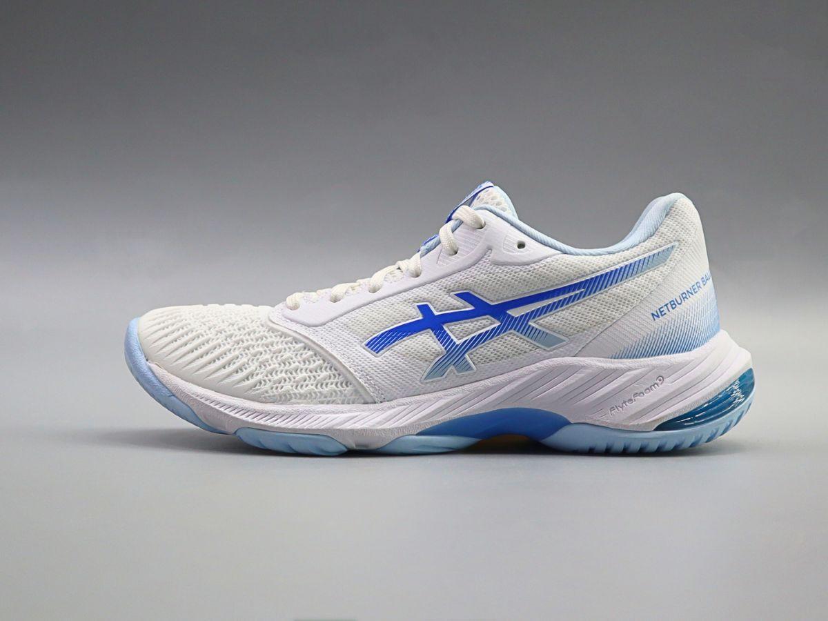 Asics Netburner Ballistic FF 3 được ví như một chiếc xe tăng nơi sân đấu