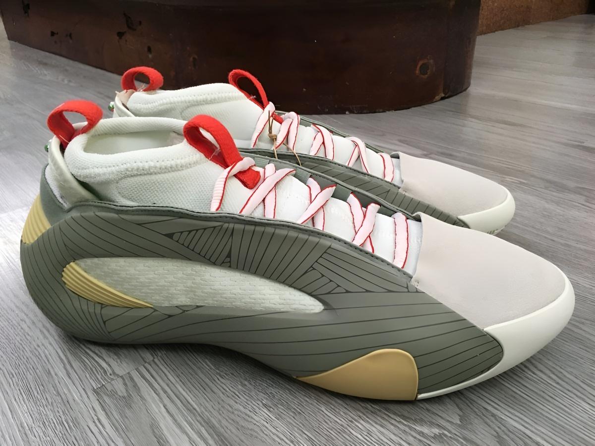 Dành cho những bạn nữ có lối chơi mạnh mẽ, Adidas Harden Vol. 8 là một pháo đài bảo vệ đôi chân