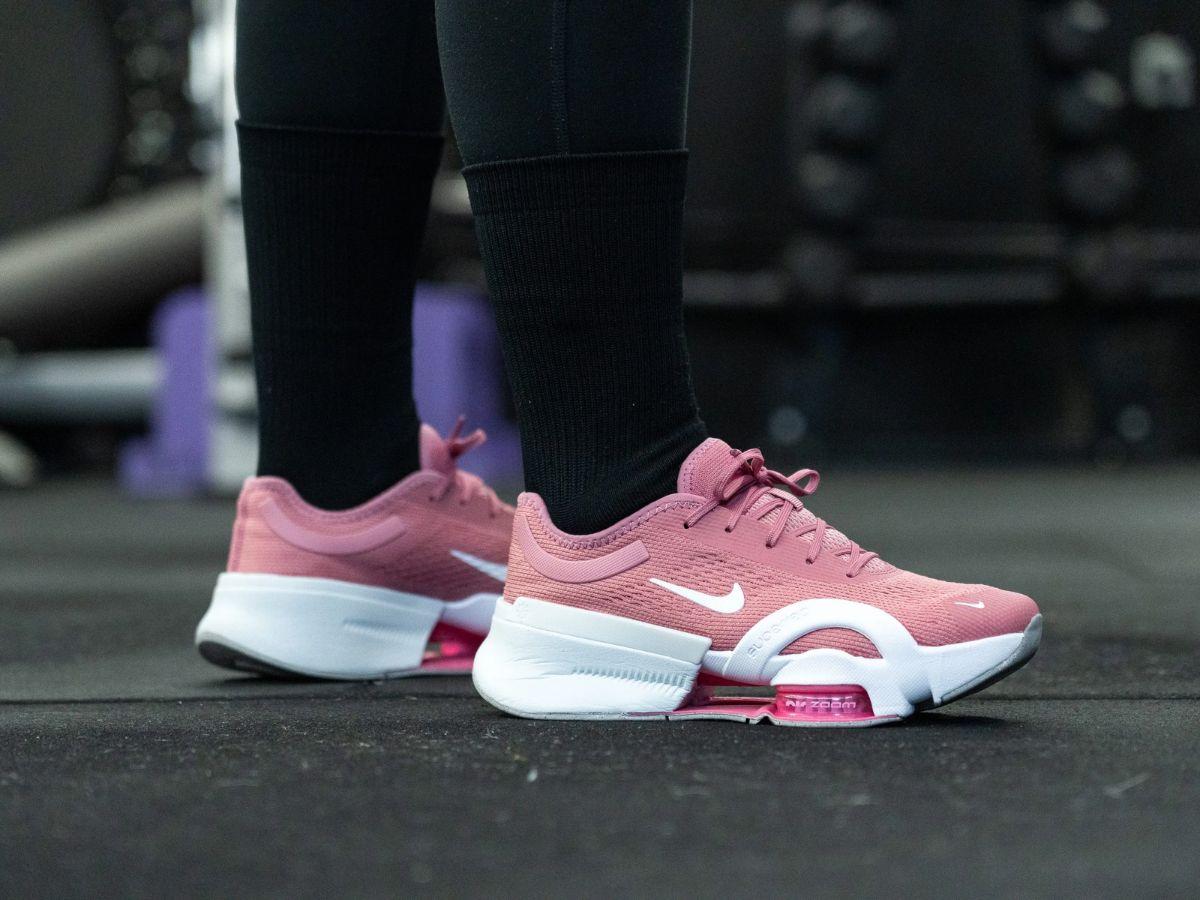 Với những ai yêu thích HIIT và cardio, một đôi giày không chỉ cần thoải mái mà còn phải hỗ trợ tối đa trong từng cú bật nhảy