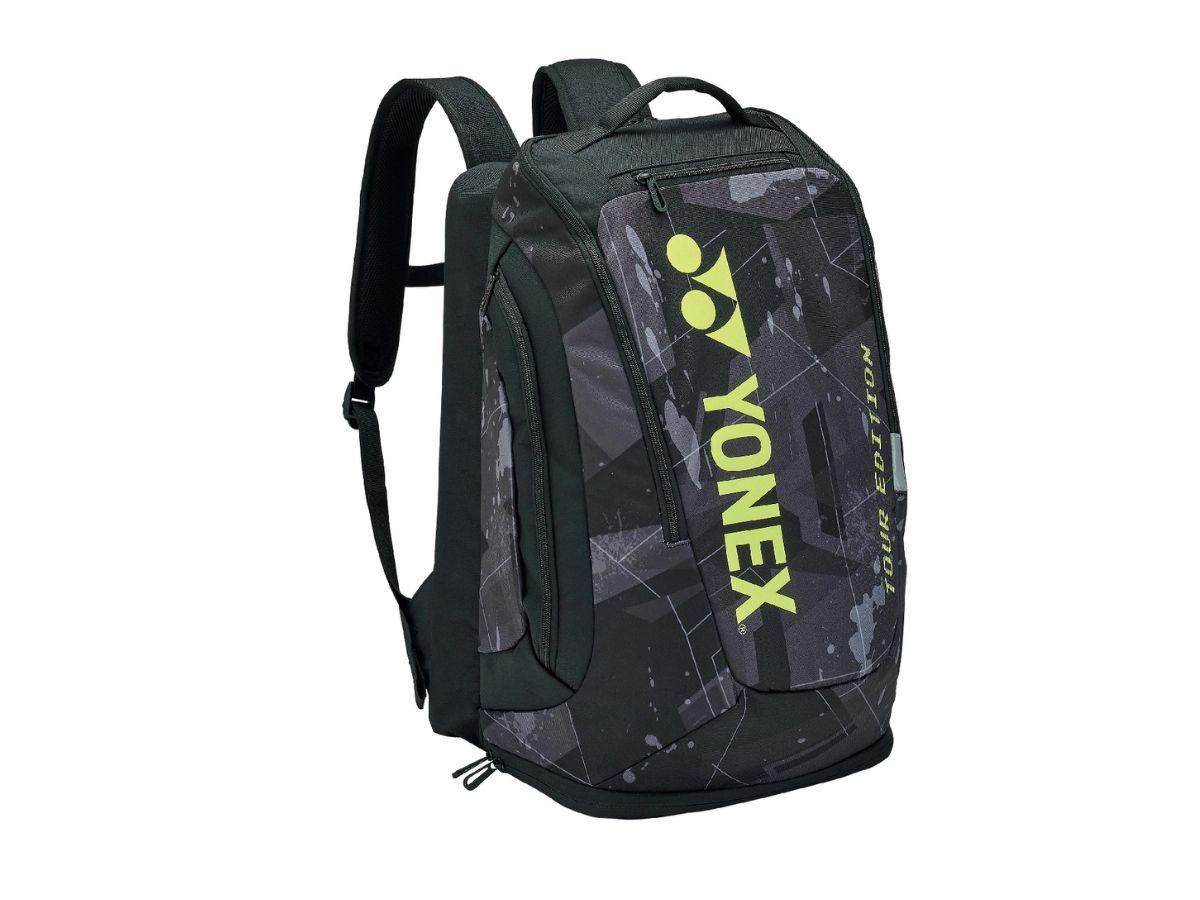 Balo tennis Yonex với thiết kế nhẹ dễ di chuyển bằng xe máy