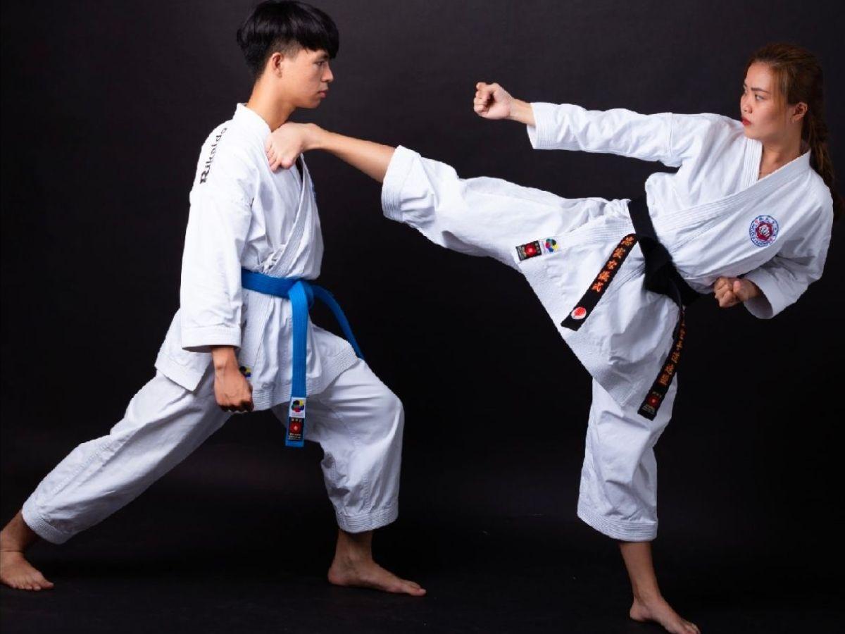 Lựa chọn đồ thoải mái, vừa vặn để thực hiện các động tác tập luyện