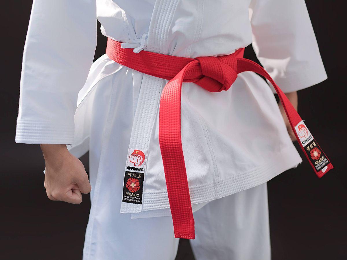 Lựa chọn chất liệu vải võ phục karate thấm hút tốt, thoáng khí