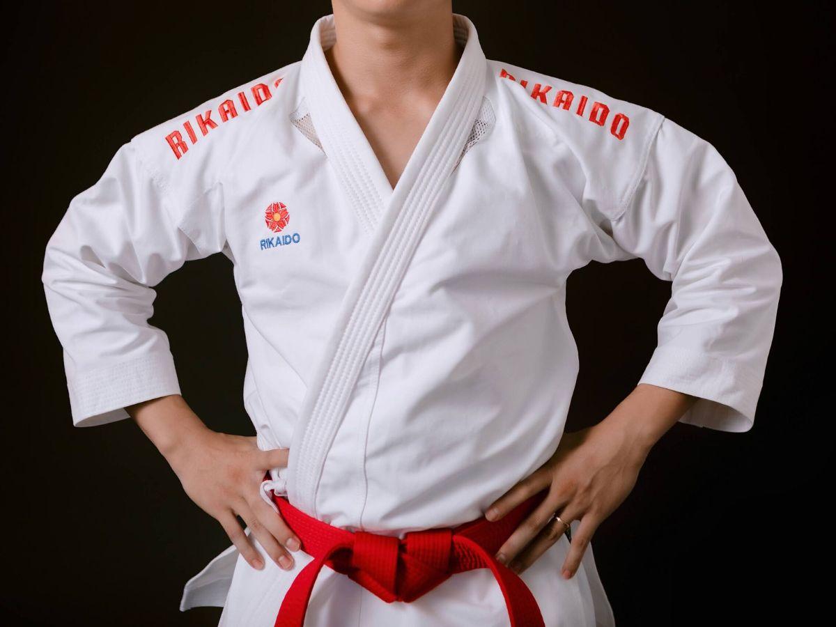 Cotton, canvas hay vải pha poly-cotton là chất liệu phổ biến để may võ phục karate