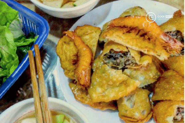 Bánh gối Gốc Đa Quán vừa miệng và nóng hổi 