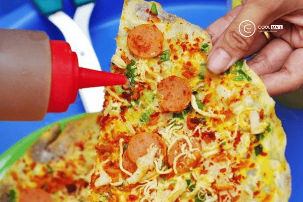 Bánh tráng nướng là món ăn nổi tiếng khu phố Cổ